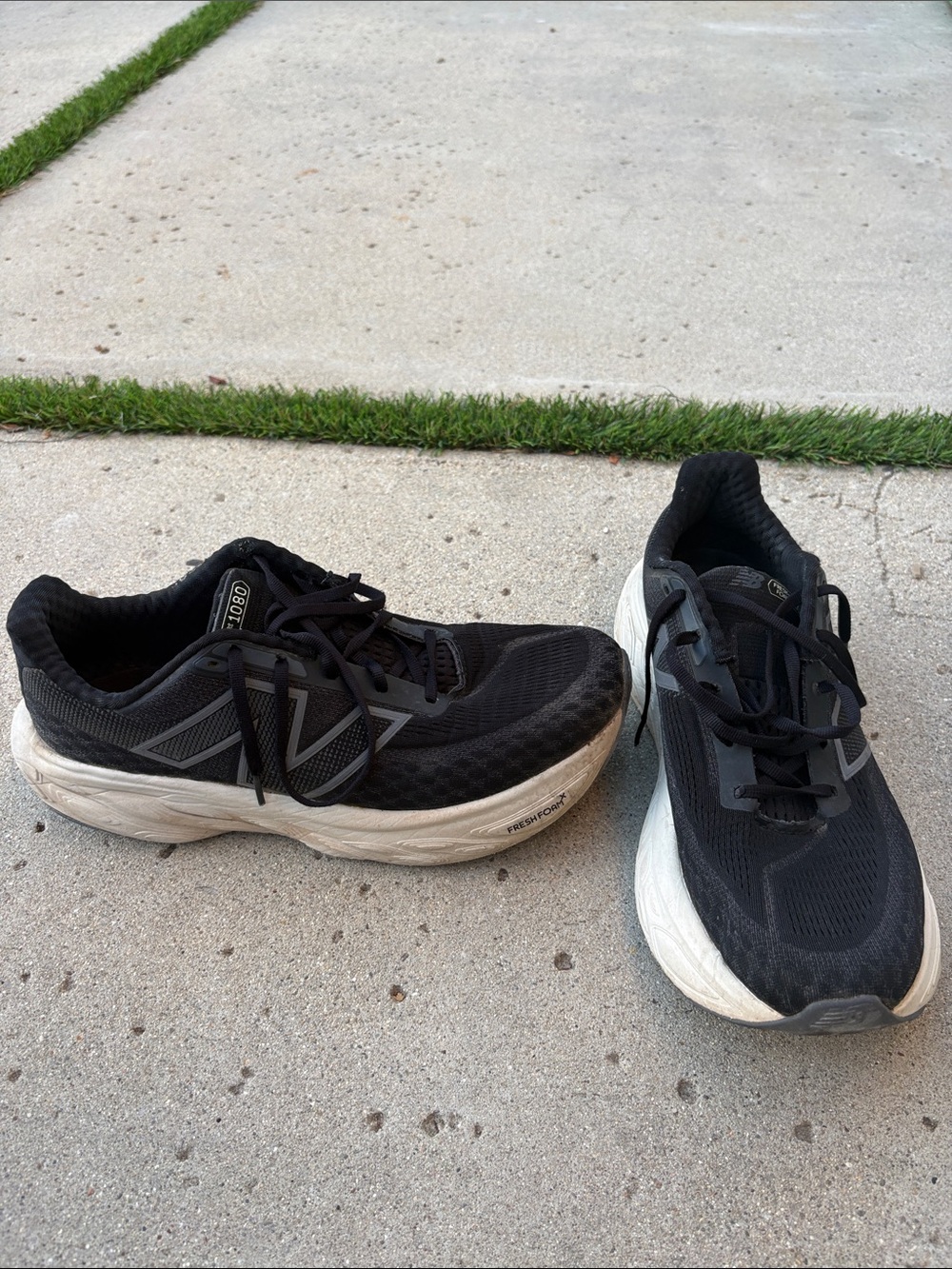 New Balance 1080 v14 Men's Black Running Shoes with White Midsoles (size 12)